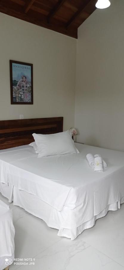 Quarto Triplo com Vista para a Piscina